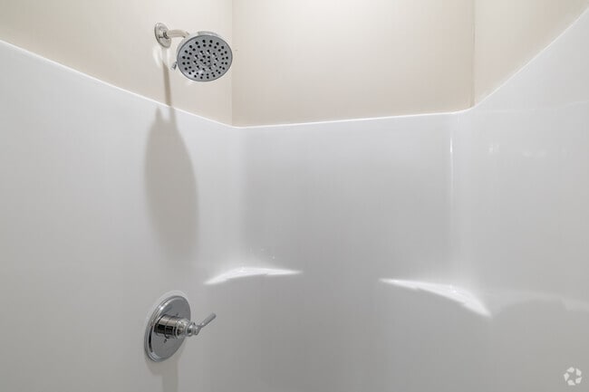 2BR, 2BA - 1,023SF Bathroom