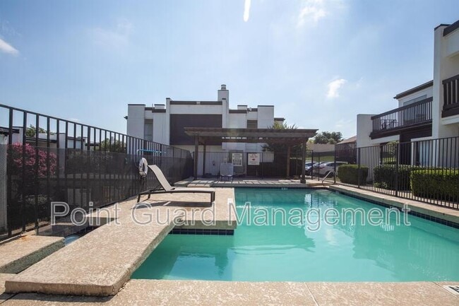 Photo - 2244 Ridgmar Plaza