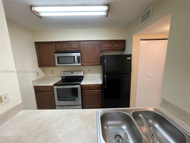 Photo - 2881 N Oakland Forest Dr Unit 102