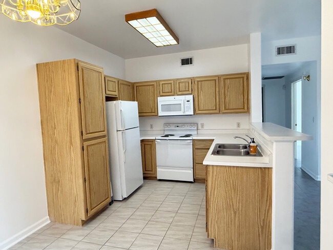 Kitchen - 1158 Opal St Unit 104