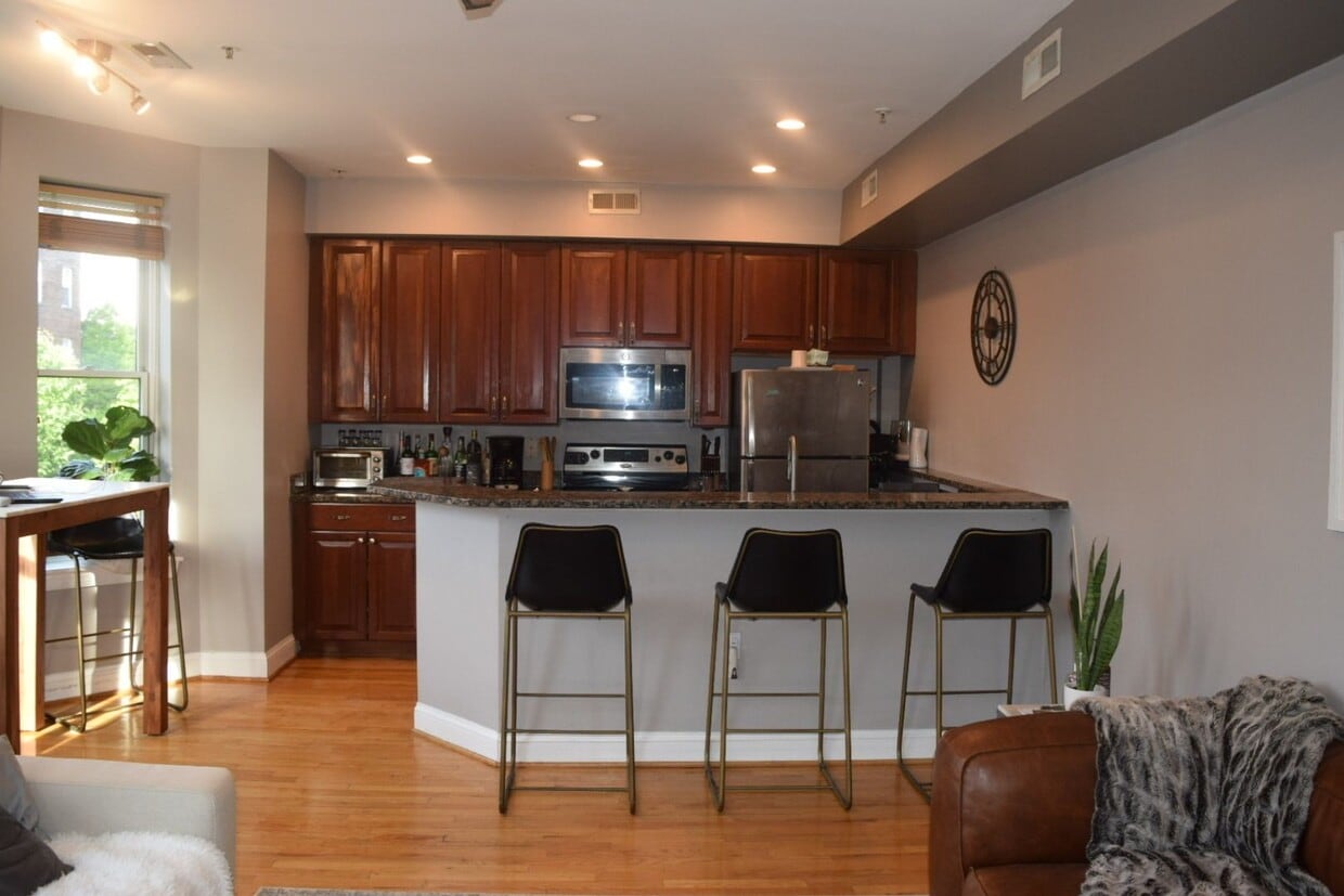 Spacious 2br/2ba + garage parking (U Stree... - Spacious 2br/2ba + garage parking (U Stree...