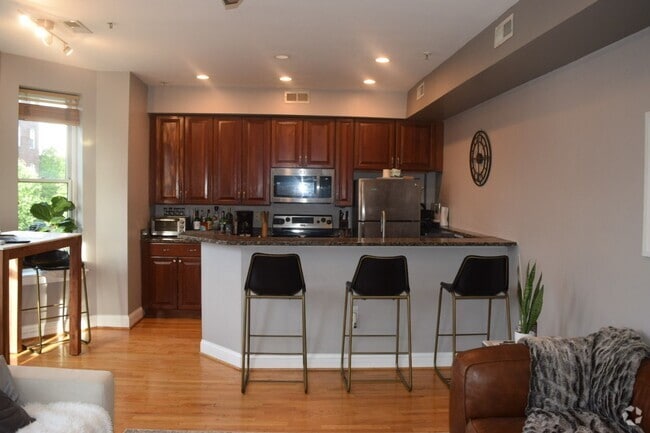 Building Photo - Spacious 2br/2ba + garage parking (U Stree... Rental