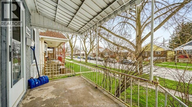 Photo - 1153 Gladstone Ave