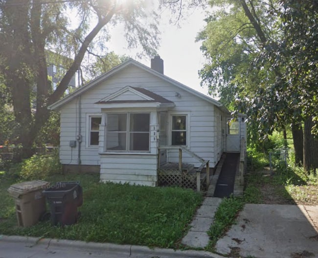 Building Photo - 131 N Fair Oaks Ave