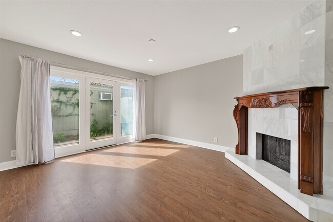 Building Photo - 6351 Briar Rose Dr Unit 149