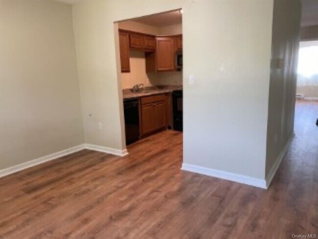 Photo - 32 Scarborough Ln