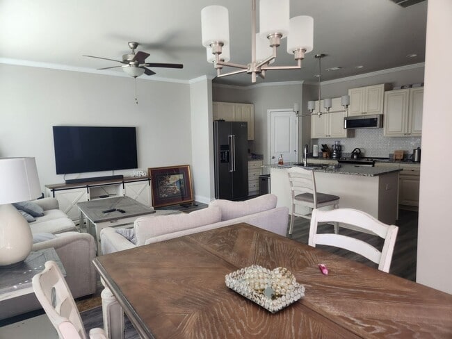 Photo - 302 Cashes Dr