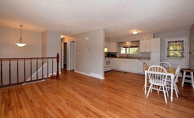Photo - 325 N Roosevelt Ave