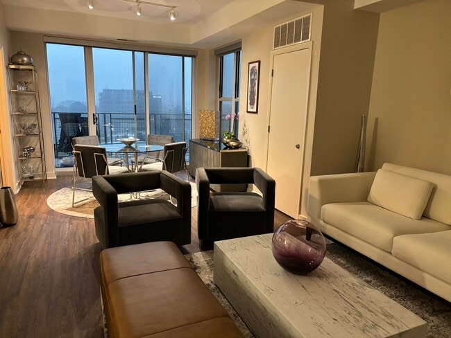 Photo - 770 Skokie Blvd