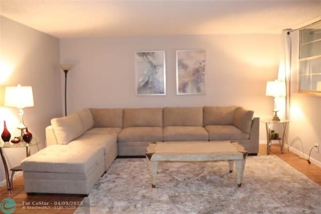 Photo - 3150 W Rolling Hills Cir Unit 304