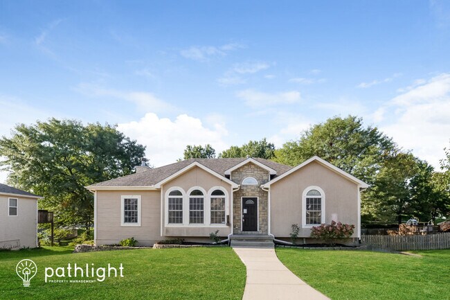 Photo - 715 Holiday Dr