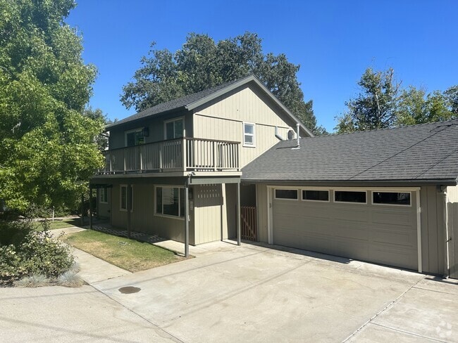 Building Photo - 3310 Manzana St Rental