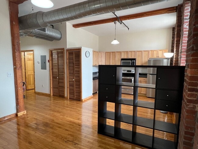 Downtown Bridgeport 1-Bed, 1-Bath with All... - Downtown Bridgeport 1-Bed, 1-Bath with All... House