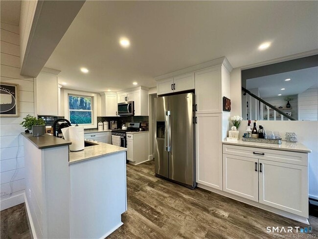 41 Candlewood Dr
