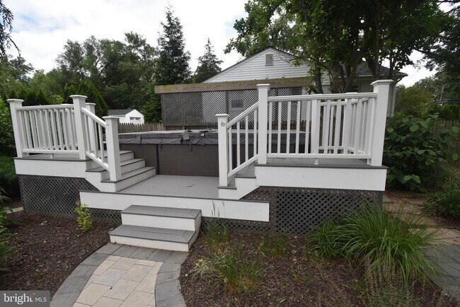 Photo - 2901 Meadow View Rd
