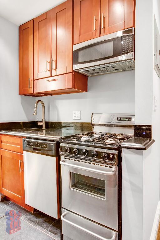 Photo - 345 W 53rd St Unidad 1C