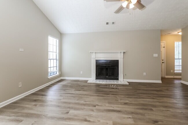 Photo - 527 Brookfield Way