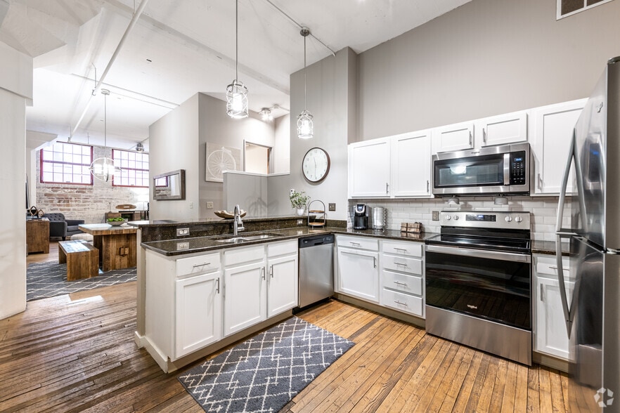 Two bedroom Two bath loft -Upgraded