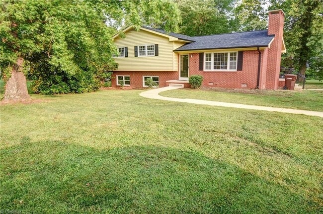Photo - 318 Collinwood Dr House