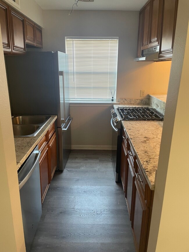 Apt B kitchen