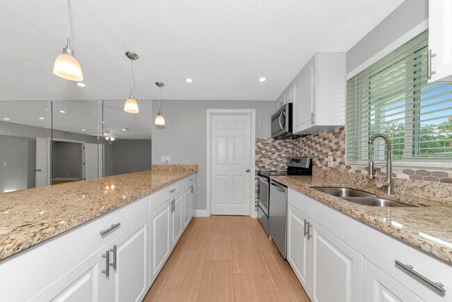 Photo - 5823 22nd St W