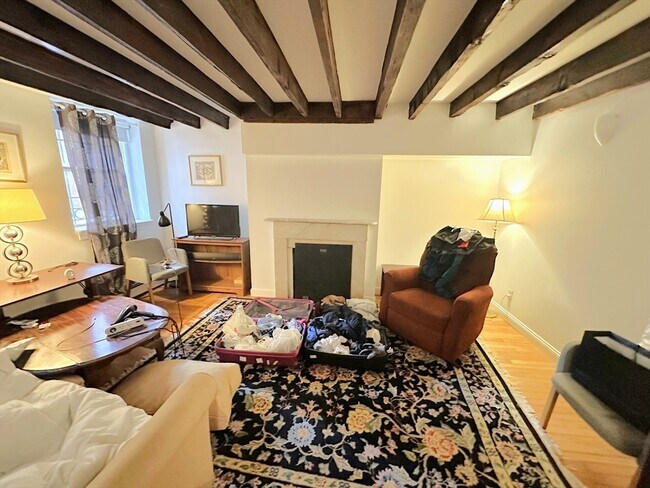 Building Photo - 85 Revere St Unit 1B