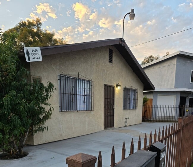 Building Photo - 2424 Sumac Dr Unit 2424
