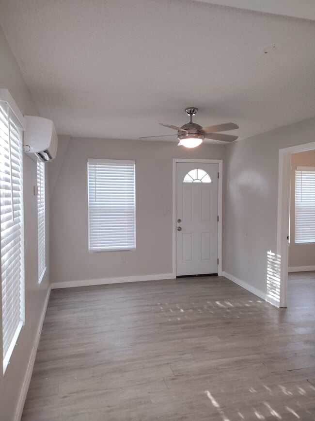Photo - 705 E Hanlon St
