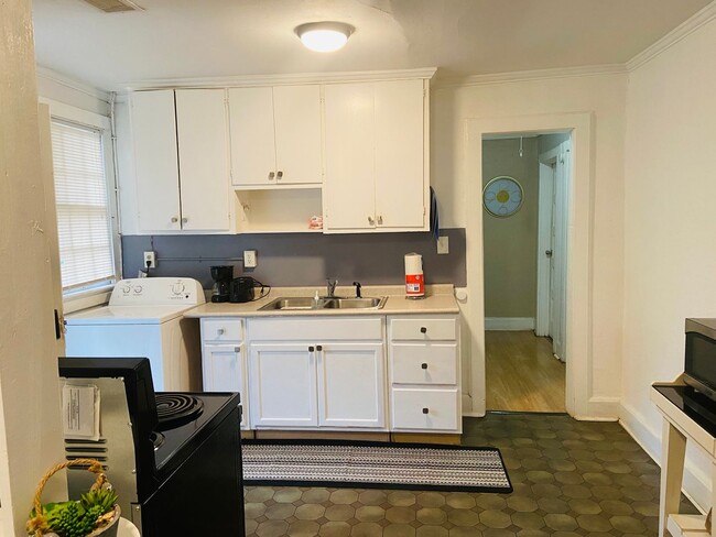 Photo - 2 Bedroom/1 Bath  - $875/Mo