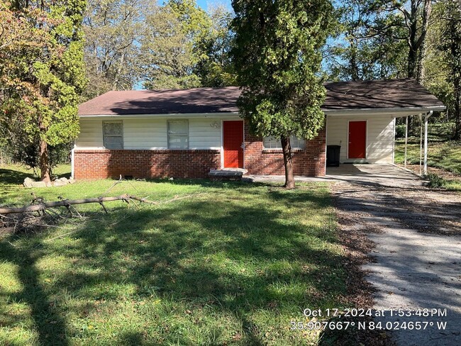 3 Bedroom House with Carport - 3 Bedroom House with Carport