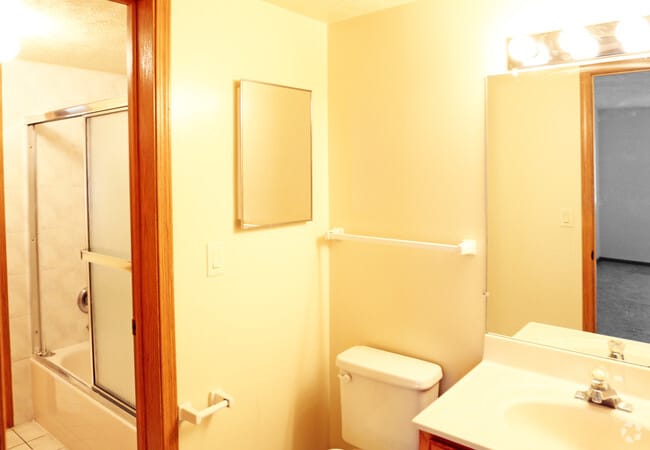 Lake Candlewood Apartments