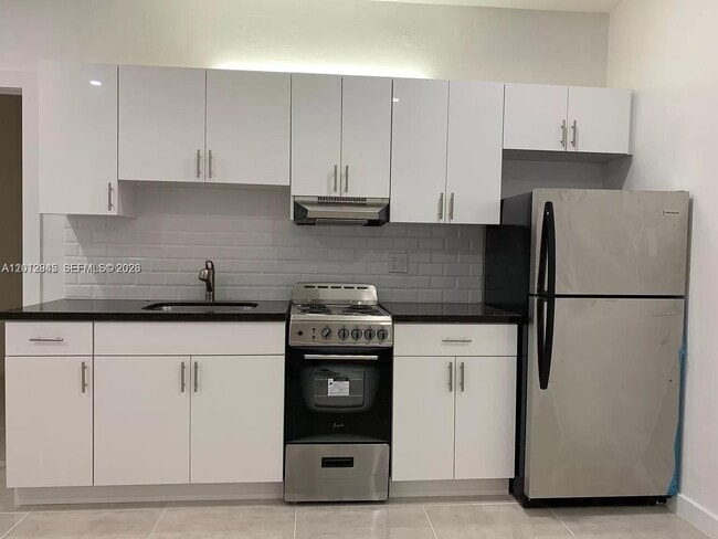 Photo - 319 W 28th St Unit 9