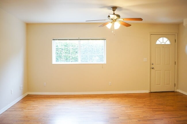 Photo - Ideal John's Landing 1-Bed w/ Open Layout, Washer/Dryer & a Private Patio! Unit 20