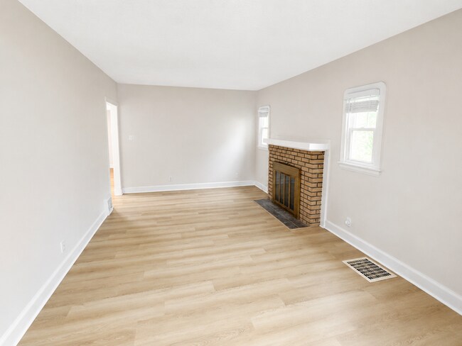 Photo - 1040 Mercer Ave