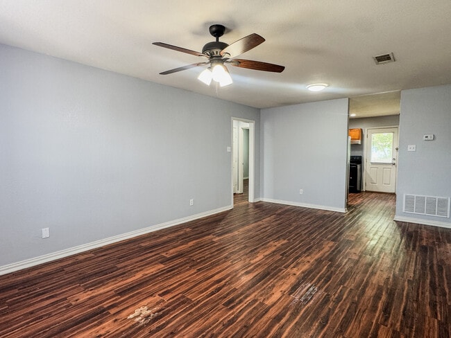 Photo - 1712 Manor Garden Curve