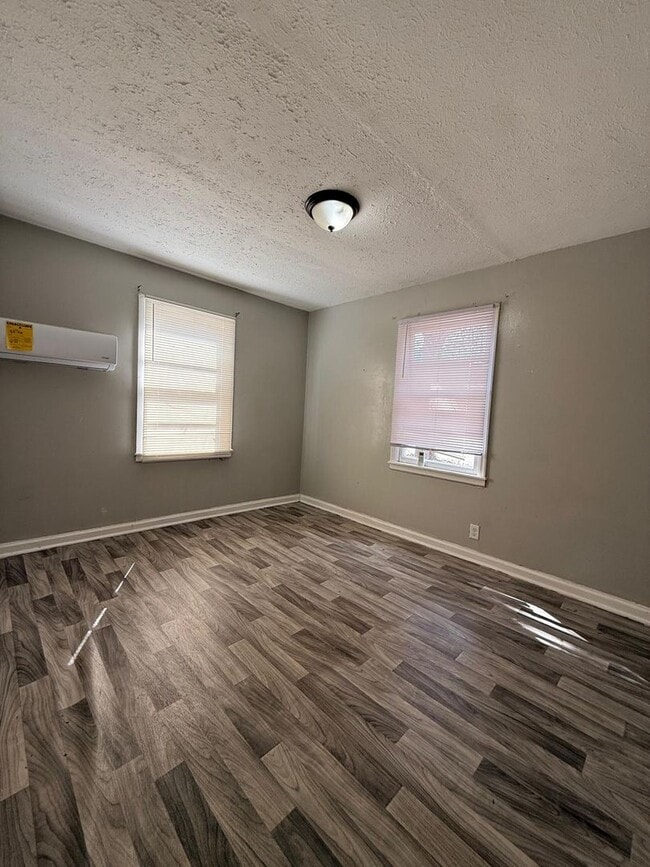 Photo - For Rent – 3 Bedroom / 1 Bathroom Home