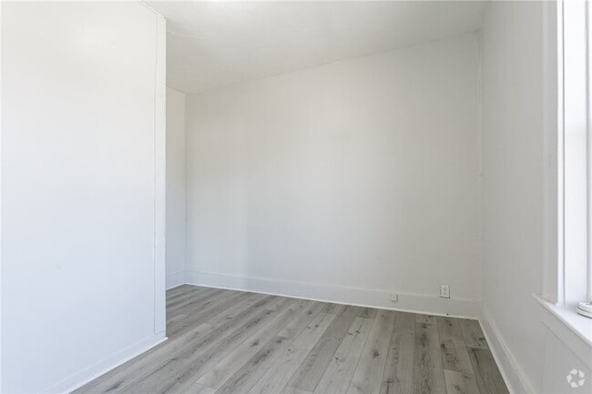 Building Photo - 85 Mapledale St Rental