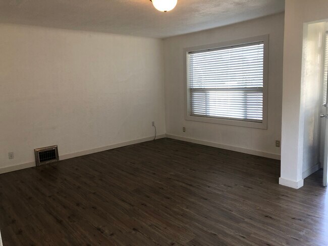 Photo - 1150 NE Lake St