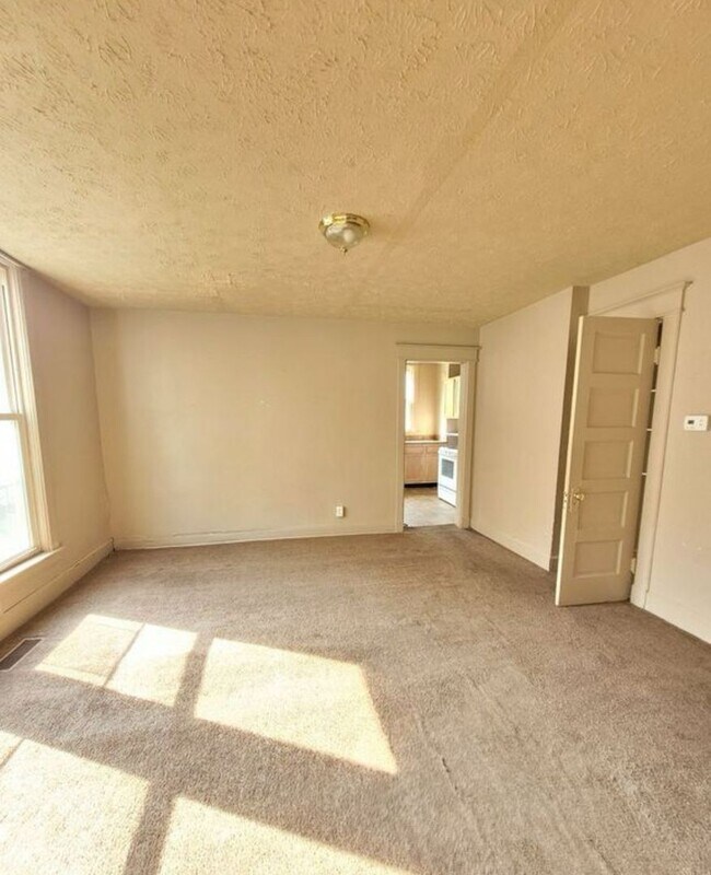 Photo - DUPLEX...3 Bed 1.5 Bath