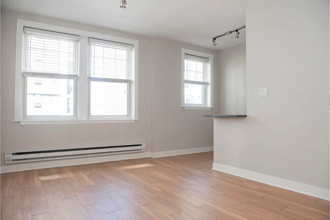 Photo - 517 W Belmont Ave Unit 42