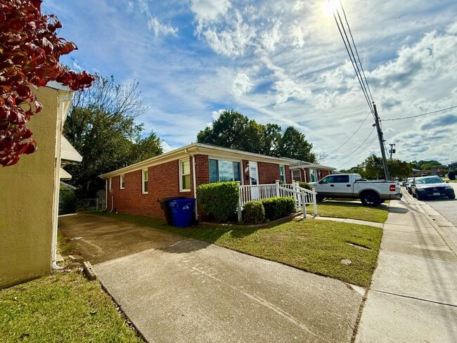 Photo - ***Renovated 3 Bedroom Ranch*Near Casino &...