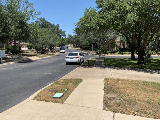 Building Photo - 4 Bedroom Oasis with Pool, Close to Milita... Rental