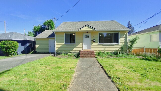 Darling Updated Cottage with New Kitchen a... - Darling Updated Cottage with New Kitchen a... House