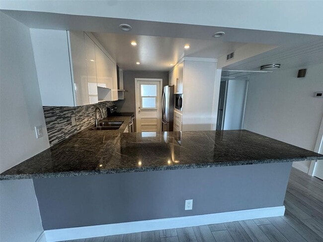 Photo - 3150 N Palm Aire Dr