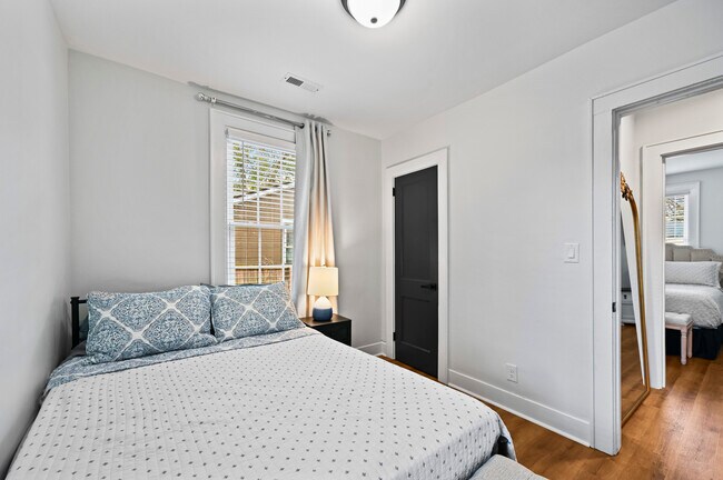 Photo - 2215 Cambridge Ave