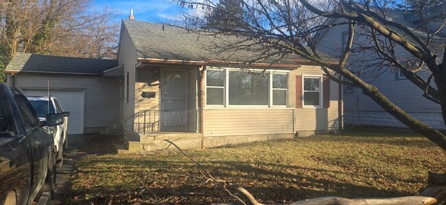 Building Photo - Newly Renovated