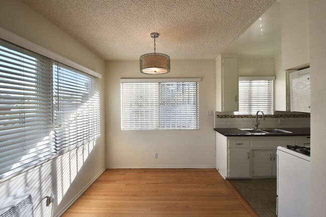 Photo - 5915 Fair Ave Unit 5913