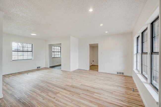 Photo - 1220 NE 47th St