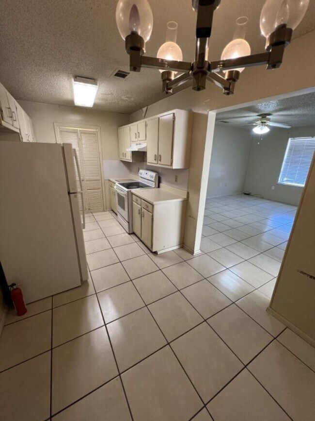 Photo - Weston St. Unit C