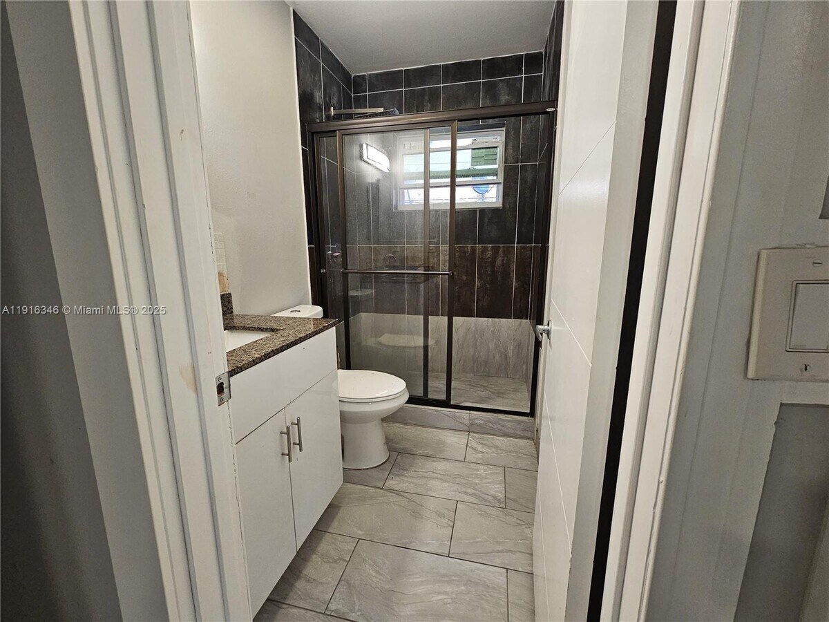 Photo - 950 NW 5th St Unit 2